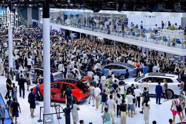 大牛配资网 全球车企加速智能辅助驾驶上车，中国智驾成破局关键